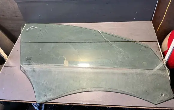 Jaguar XF X250 Front door window glass four-door 43R001605
