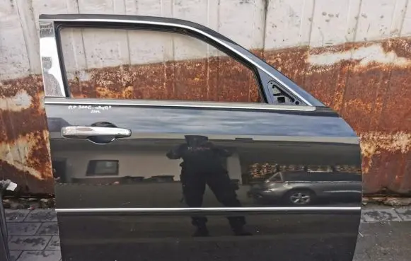 Chrysler 300C Front door
