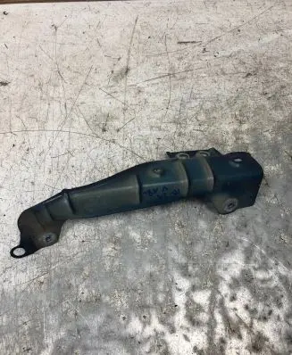 Fender mounting bracket