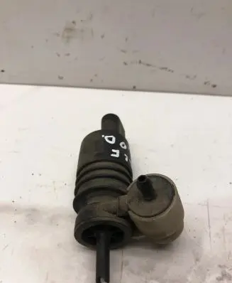 Volkswagen Golf V Windscreen/windshield washer pump