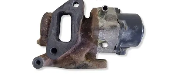 Nissan Pathfinder R51 EGR valve 