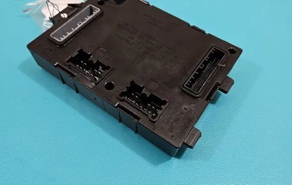 Renault Twingo III Central body control module 284B15166R IMPRK1467077