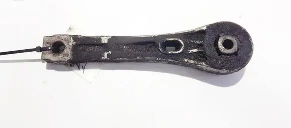 Volkswagen PASSAT B6 Engine mount bracket