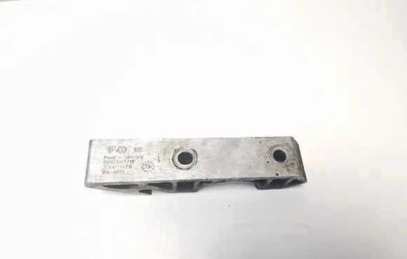 Audi Q7 4L Sway bar bush bracket, front 7L0411063B