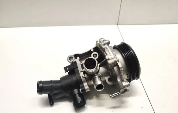 Mercedes-Benz E W212 Water pump A6512008301