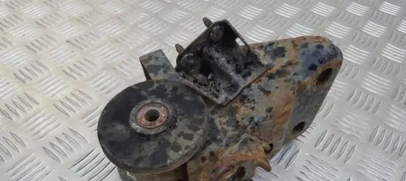 Mazda 626 Engine mount bracket GA2A