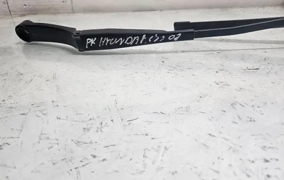 Hyundai i30 Front wiper blade arm F00S51F102