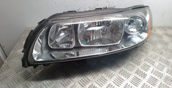 Volvo V70 Headlight/headlamp 30698835
