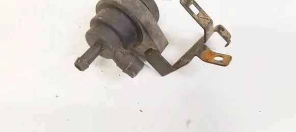 BMW 7 E38 Valve vacuum 1748875