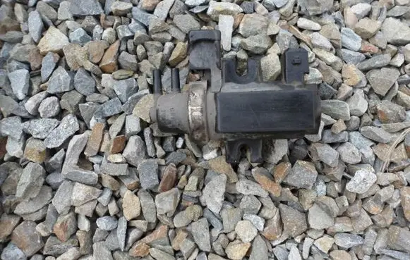 BMW 5 E39 Turbo solenoid valve