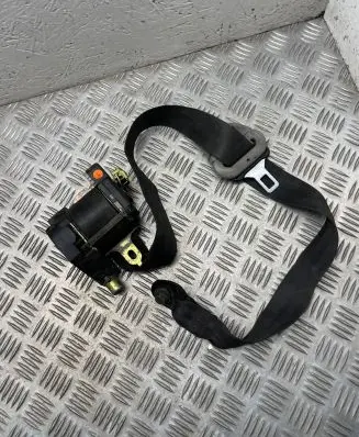 Toyota Avensis T220 Front seatbelt 33003479