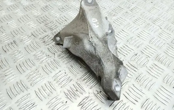 BMW 1 E82 E88 Engine mounting bracket 6764574