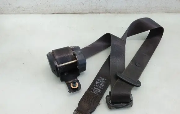 Opel Frontera B Front seatbelt 047102