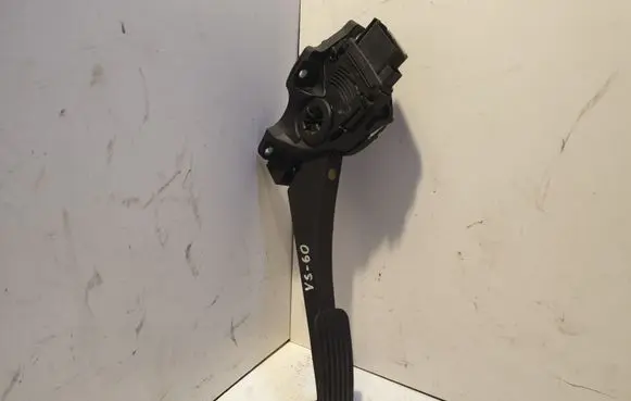 Volvo S60 Accelerator throttle pedal 30715173