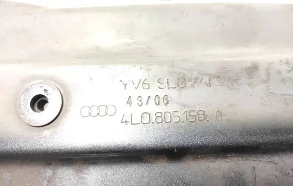 Audi Q7 4L Fender mounting bracket 4L0805158A