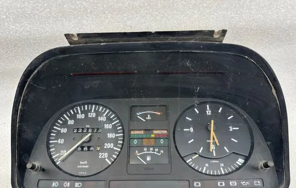 BMW 5 E28 Speedometer (instrument cluster) 437203003001 13699679