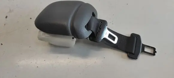 Middle seatbelt (rear)