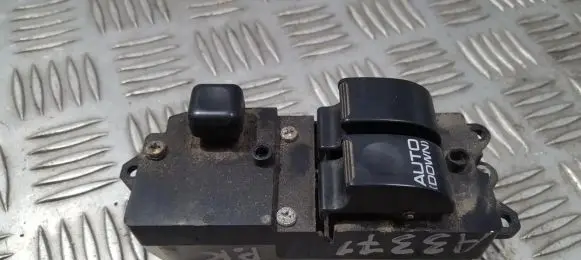 Mitsubishi Space Runner Electric window control switch 8861Z79 886-1Z79