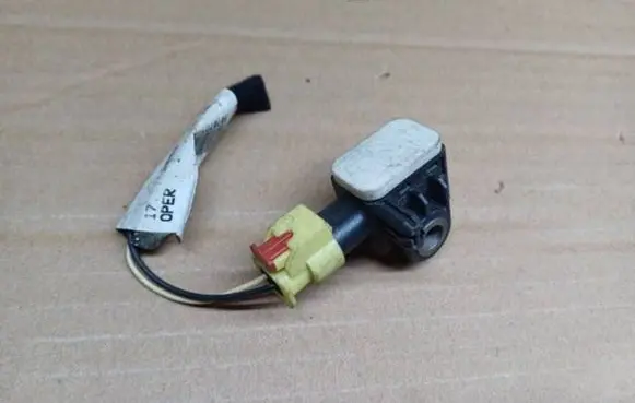 Volkswagen Polo V 6R Airbag deployment crash/impact sensor 6R0959351A 090026200