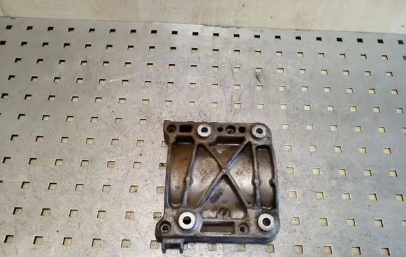 Honda CR-V A/C compressor mount bracket 