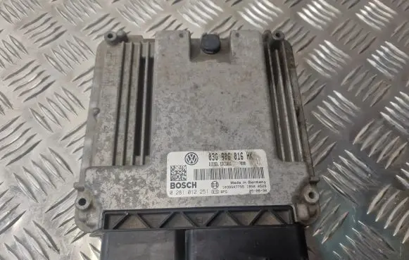 Volkswagen Touran I Engine control unit/module 03G906016HK 0281012251
