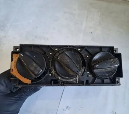 Volkswagen PASSAT B4 Climate control unit 357819045A 357820045