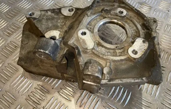 Opel Vivaro Fuel pump bracket 31932D