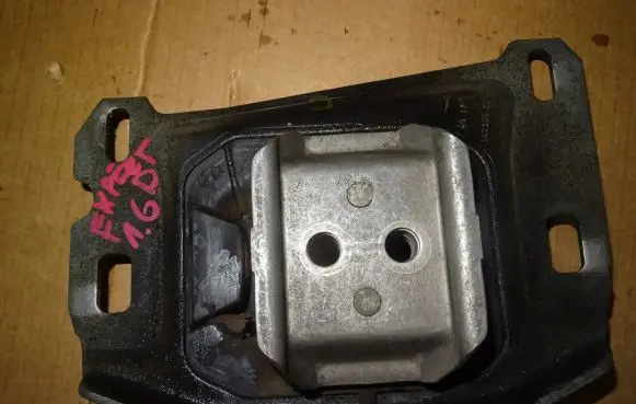 Peugeot Expert Engine mount bracket