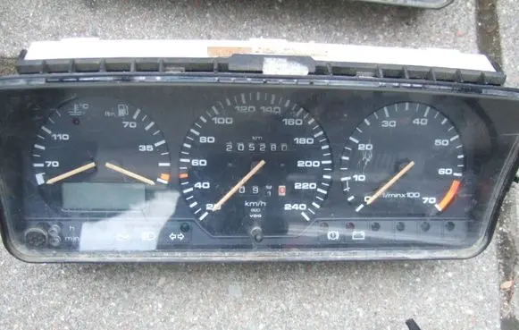 Volkswagen PASSAT B4 Speedometer (instrument cluster) 082502
