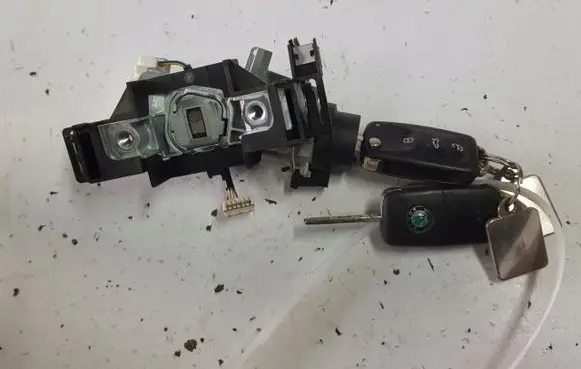 Skoda Yeti (5L) Ignition lock 1K09058515K0905865