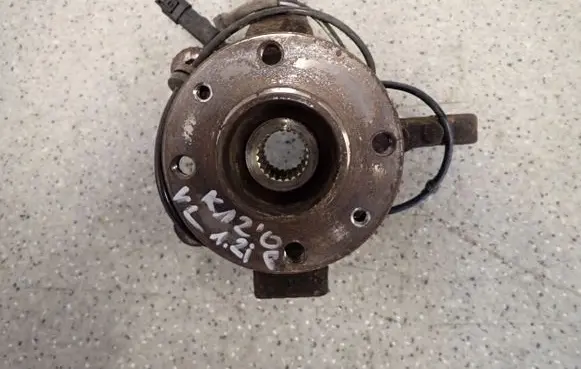 Nissan Note (E11) Front wheel hub spindle knuckle