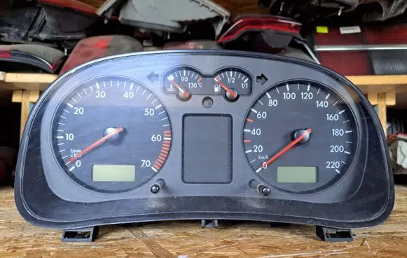 Volkswagen Golf IV Speedometer (instrument cluster) 1J0919860 110008773001