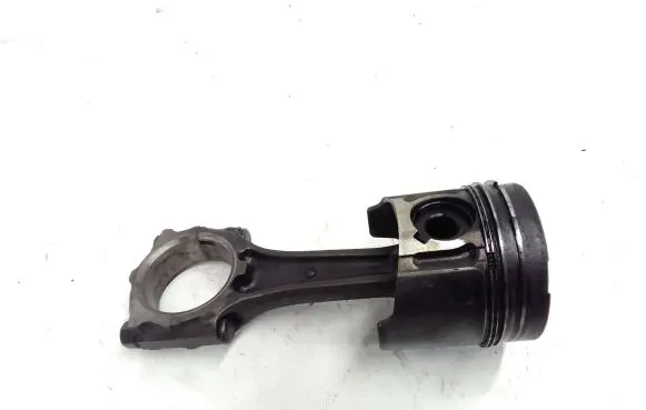 Opel Astra G Piston with connecting rod