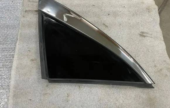 Ford Escape III Rear side window LJ6BS29750BB