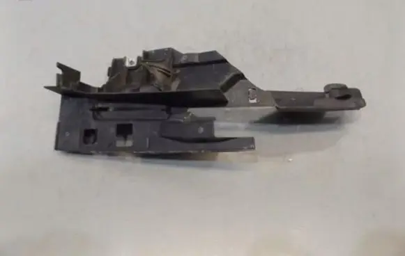 Ford Focus Front bumper mounting bracket