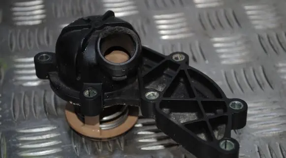 Audi Q5 SQ5 Thermostat 06E121111M