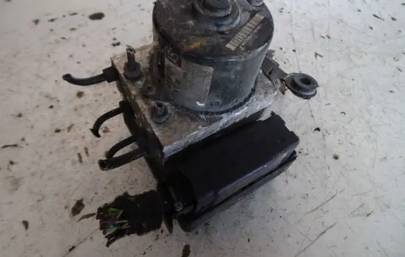 Volkswagen Golf IV ABS Pump 1J0614117G