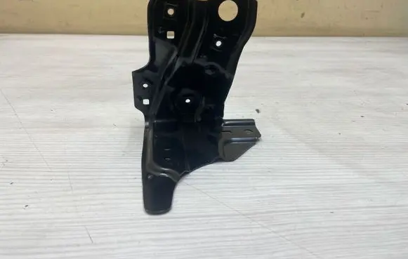 Toyota Auris E180 Front splash guards bracket 5381302100