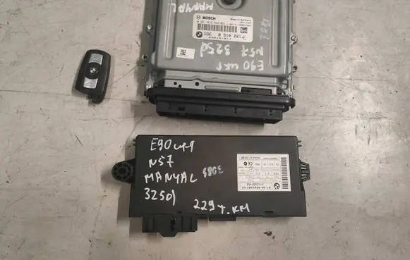 BMW 3 E90 E91 Engine control unit/module 8510221