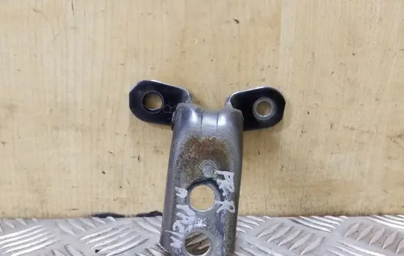 Toyota RAV 4 (XA20) Front door lower hinge 