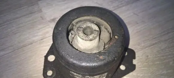 Alfa Romeo 156 Engine mount bracket