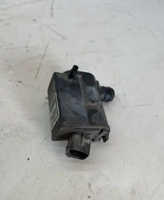 Hyundai Santa Fe Windscreen/windshield washer pump 985103E000
