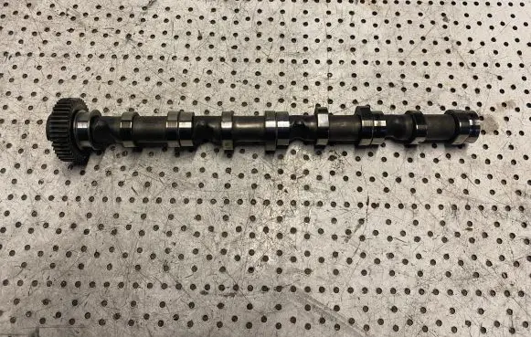Volkswagen Caddy Camshaft 03L101830091