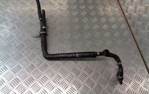 Volvo S40, V40 Fuel line pipe