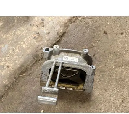 Seat Arona Engine mount bracket 5Q0199262DE