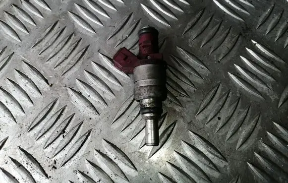 Mercedes-Benz C W204 Fuel injector A2710780023