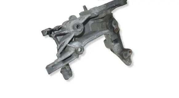 Peugeot 208 I Engine mounting bracket 9804121180