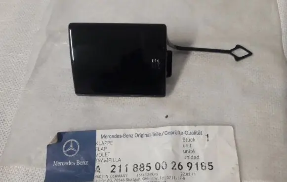 Mercedes-Benz E W211 Front tow hook cap/cover A2118850026