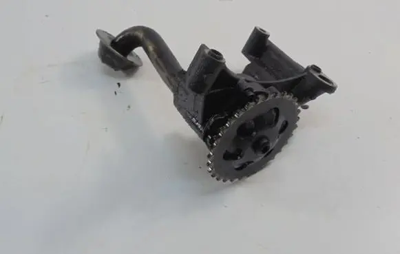 Volkswagen Golf IV Oil pump 06A115105