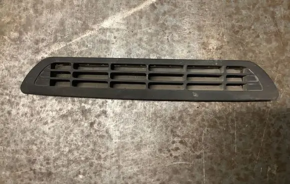 BMW 3 E30 Parcel shelf grill 1929555 E305146